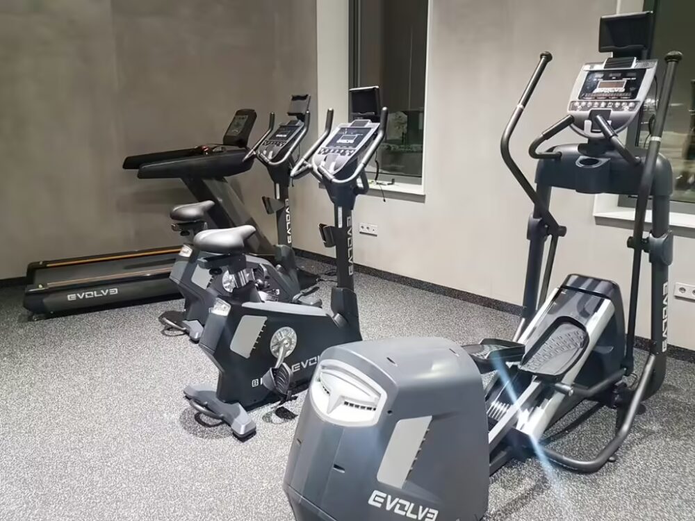 Evolve 5HP Econ elliptiline trenažöör7 Evolve 5HP Econ elliptiline trenažöör7