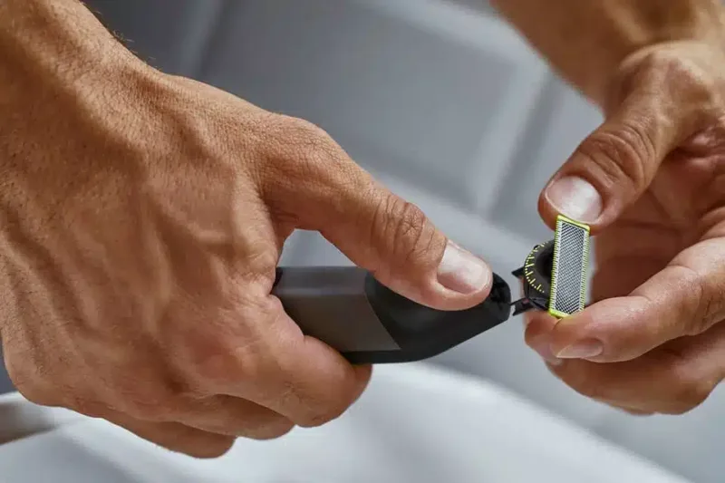 Philips OneBlade Pro 360 hübriidraseerija, nägu + keha (1)