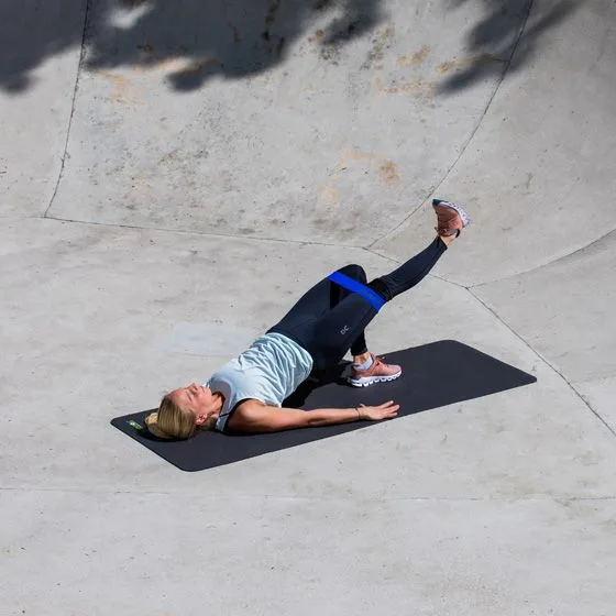 2020_running_loop_band_cq5a0398 BLACKROLL® LOOP BAND treeningkummid - Image 5