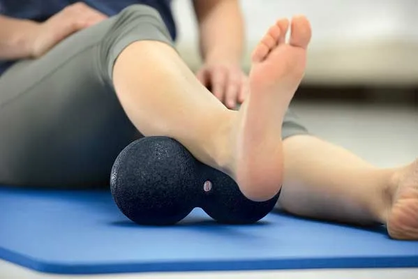 sissel-duoball-12cm-medpoint SISSEL® MYOFASCIA massaaži duopall kasutus säärel