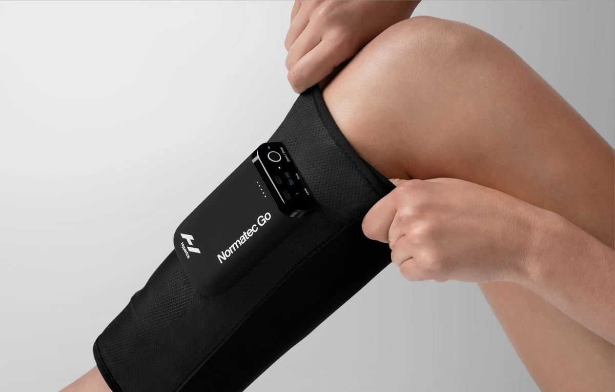 Normatec Go manseti asetamine sääre ümber ilma voolikute ja eraldi juhtseadmeta