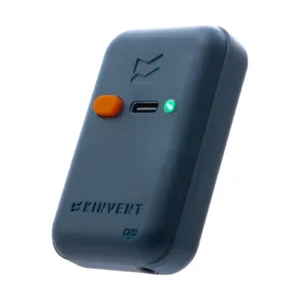 K-MYO anduri teine vaade: oranž toitenupp, USB-C pesa, LED ja CH2 pesa allservas