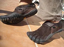 220px vibram fivefingers kso trek brown.jpg