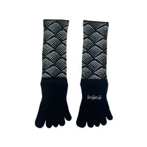 INJINJI RUN high and warm toe socks BLACK AND WHITE