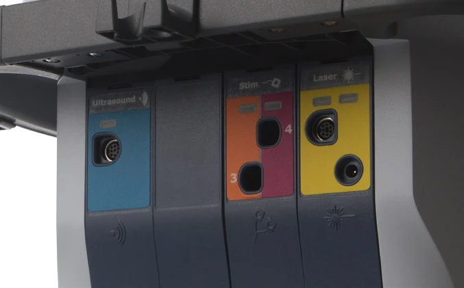 Intelect Neo külgpaneel: ultraheli (sinine), elektriravi (oranž) ja laseri (kollane) mooduli pesad