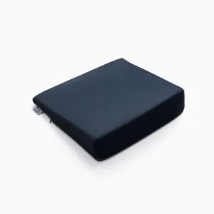 Ergonoomiline istumispadi 40 × 40 cm valgel taustal