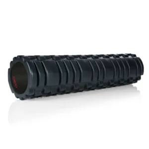 Gymstick Trigger Roller 60 cm must reljeefse pinnaga massaažirull valgel taustal